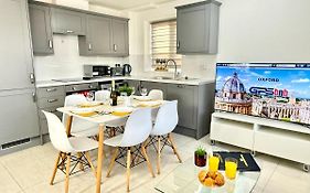 Walnut Luxurious 2-Bedroom With Ensuite - Parking, Netflix, Wifi - Close To Oxford, Bicester & Blenheim Palace