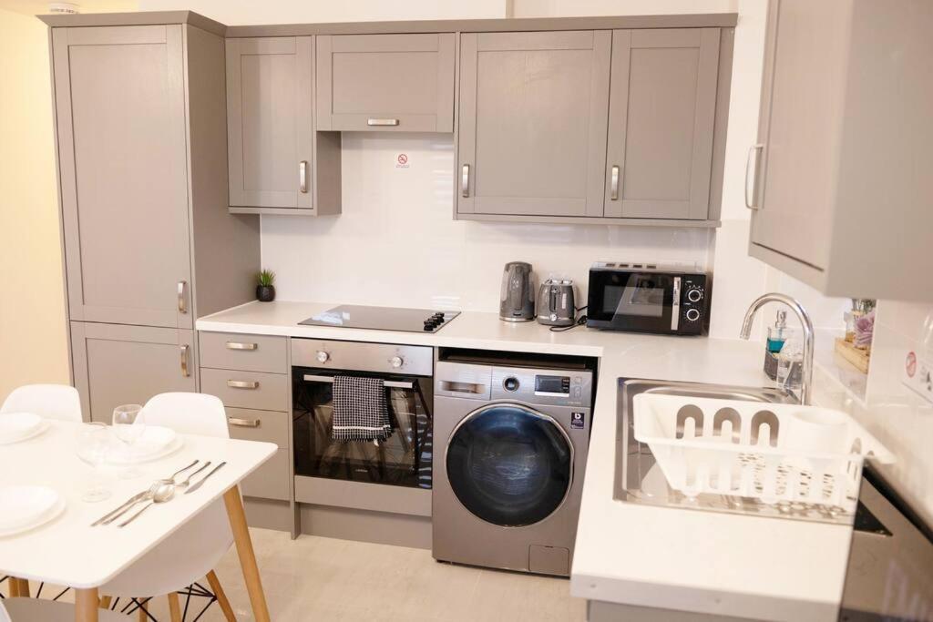 Walnut Luxurious 2-Bedroom With Ensuite - Parking, Netflix, Wifi - Close To Oxford, Bicester & Blenheim Palace Kidlington Exterior photo
