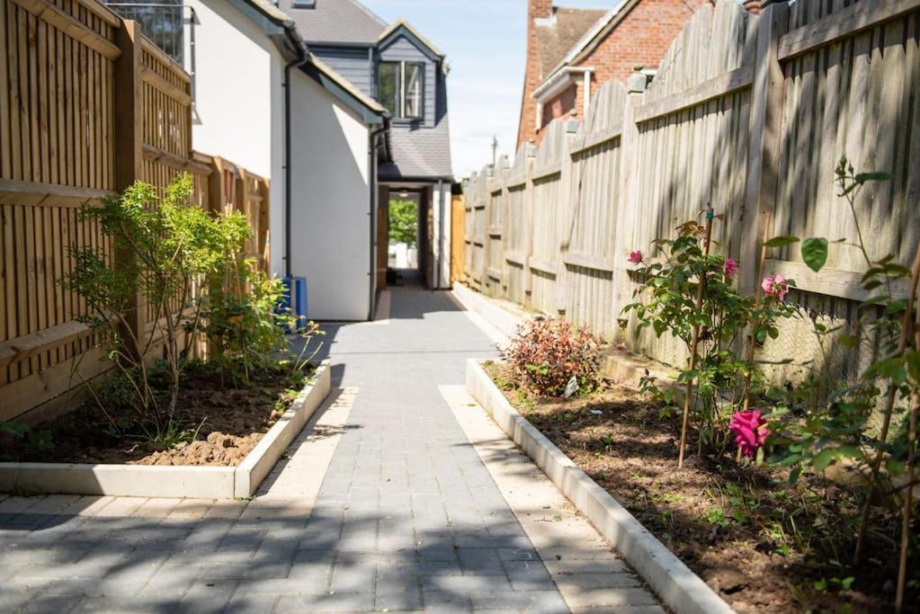 Walnut Luxurious 2-Bedroom With Ensuite - Parking, Netflix, Wifi - Close To Oxford, Bicester & Blenheim Palace Kidlington Exterior photo