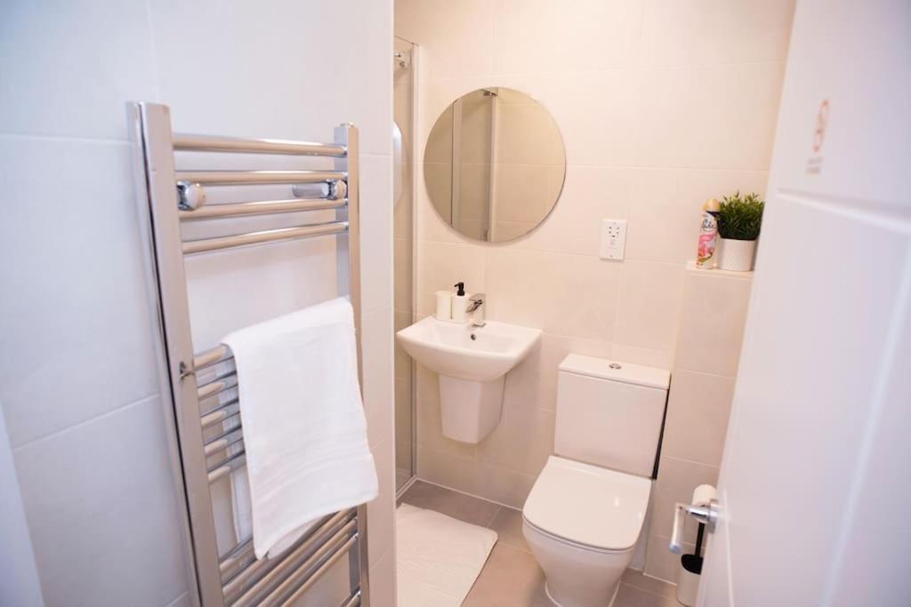 Walnut Luxurious 2-Bedroom With Ensuite - Parking, Netflix, Wifi - Close To Oxford, Bicester & Blenheim Palace Kidlington Exterior photo