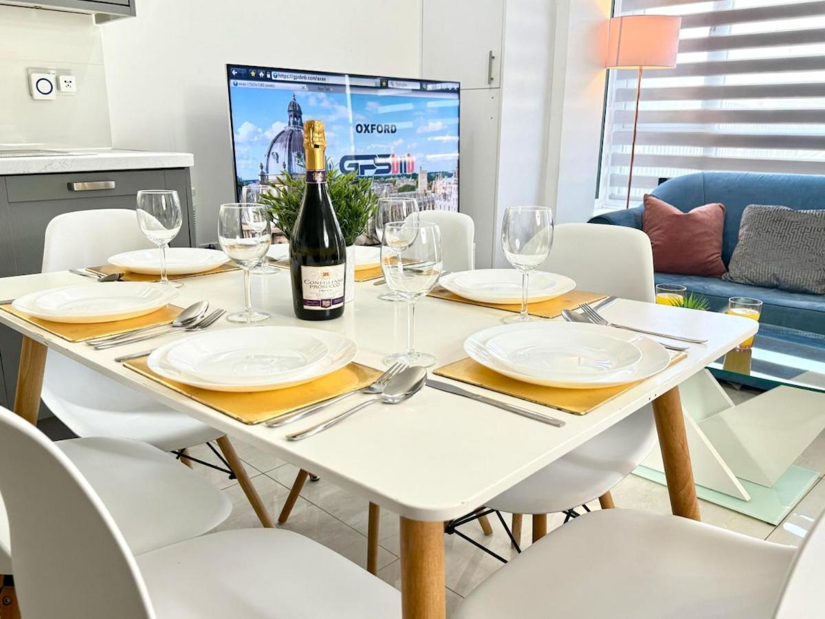 Walnut Luxurious 2-Bedroom With Ensuite - Parking, Netflix, Wifi - Close To Oxford, Bicester & Blenheim Palace Kidlington Exterior photo